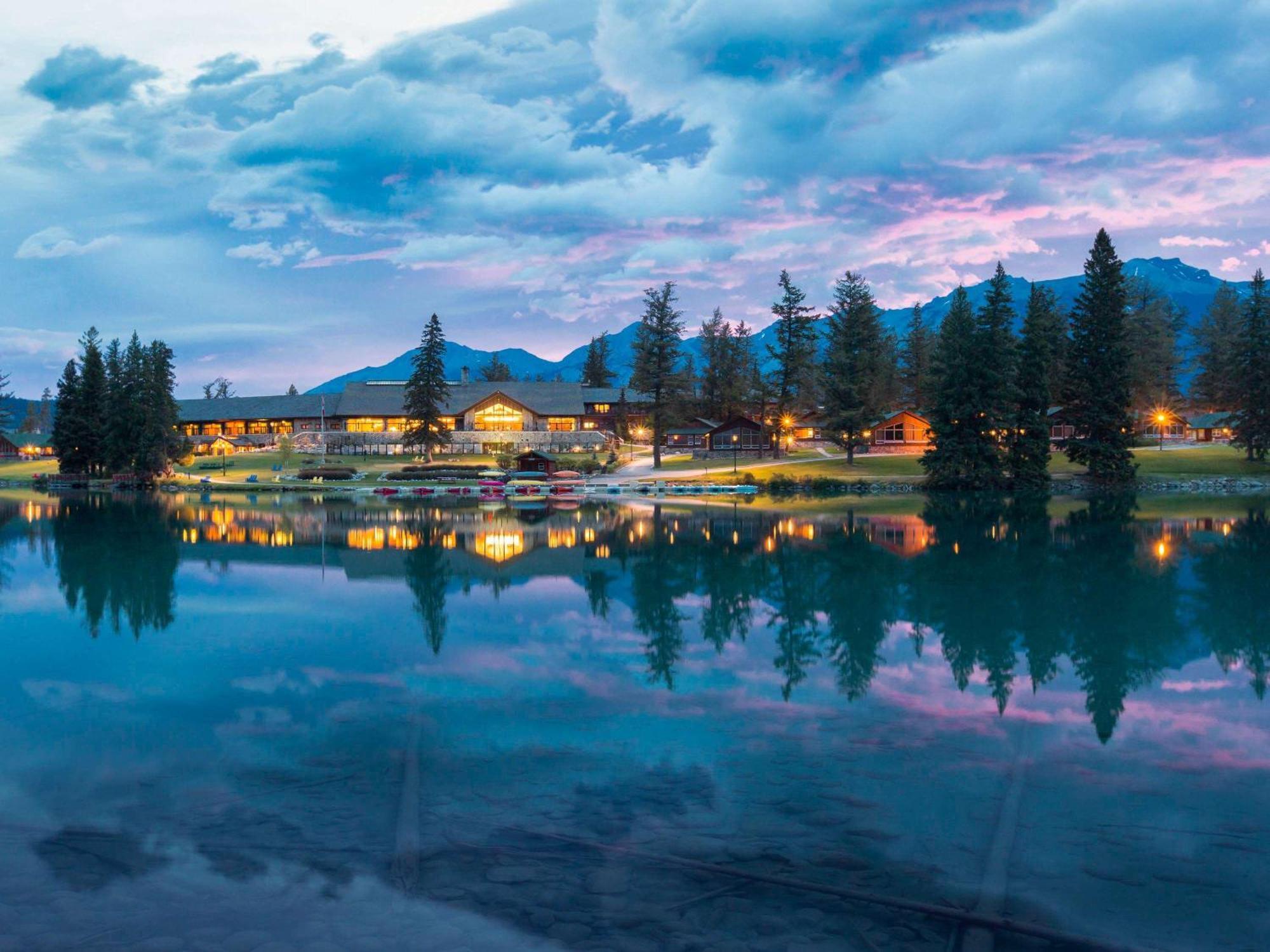 Fairmont Jasper Park Lodge Exterior photo